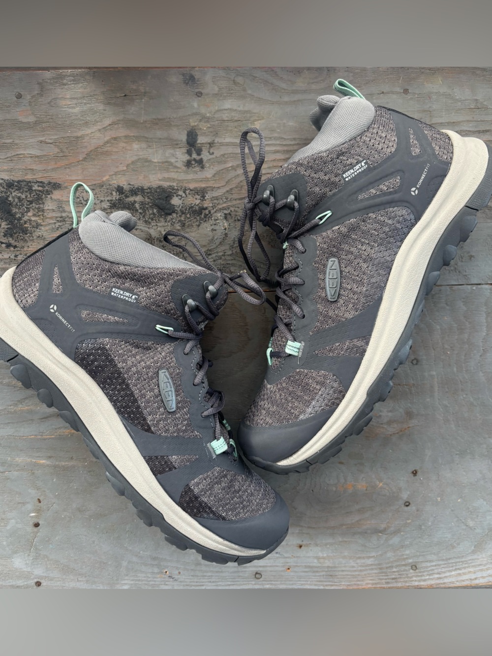 Keen LIKE NEW Terradora II waterproof hiking boots size 9.5
